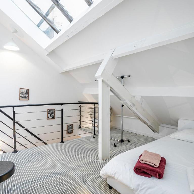Loft lumineux au coeur du Marais - One-Bedroom Apartment - 12