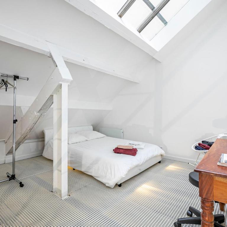 Loft lumineux au coeur du Marais - One-Bedroom Apartment - 10