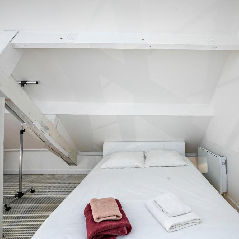 Loft lumineux au coeur du Marais - One-Bedroom Apartment - 11