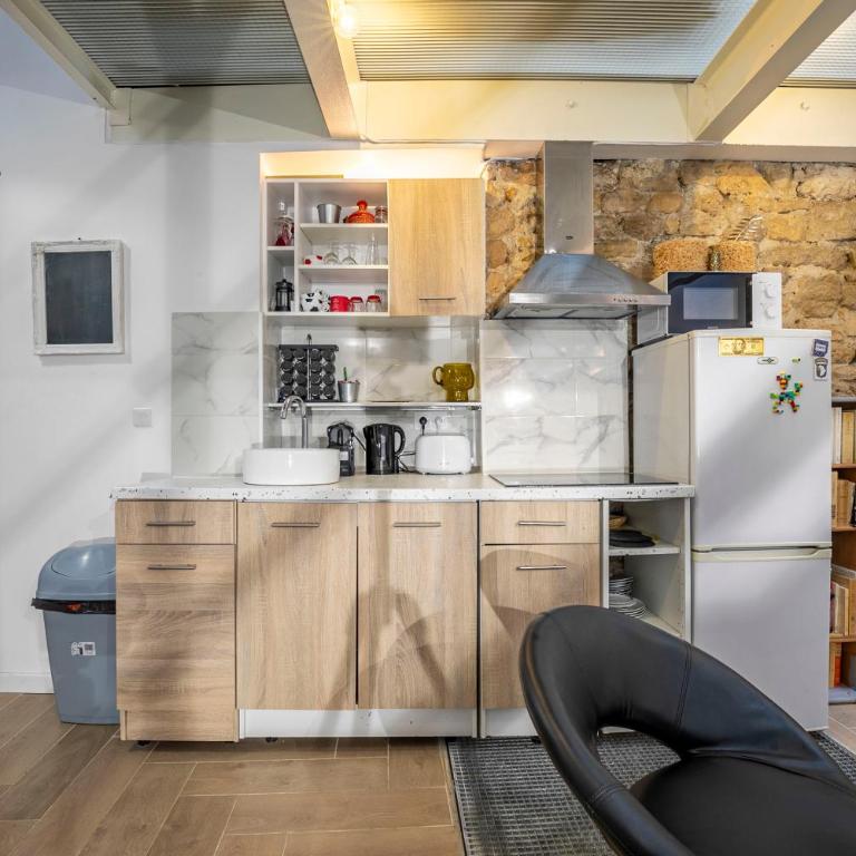 Loft lumineux au coeur du Marais - One-Bedroom Apartment - 7