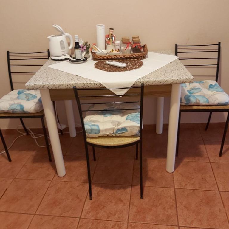 Apartments Ant - Apartman s 2 Spavaće Sobe sa Balkonom i Terasom - 6