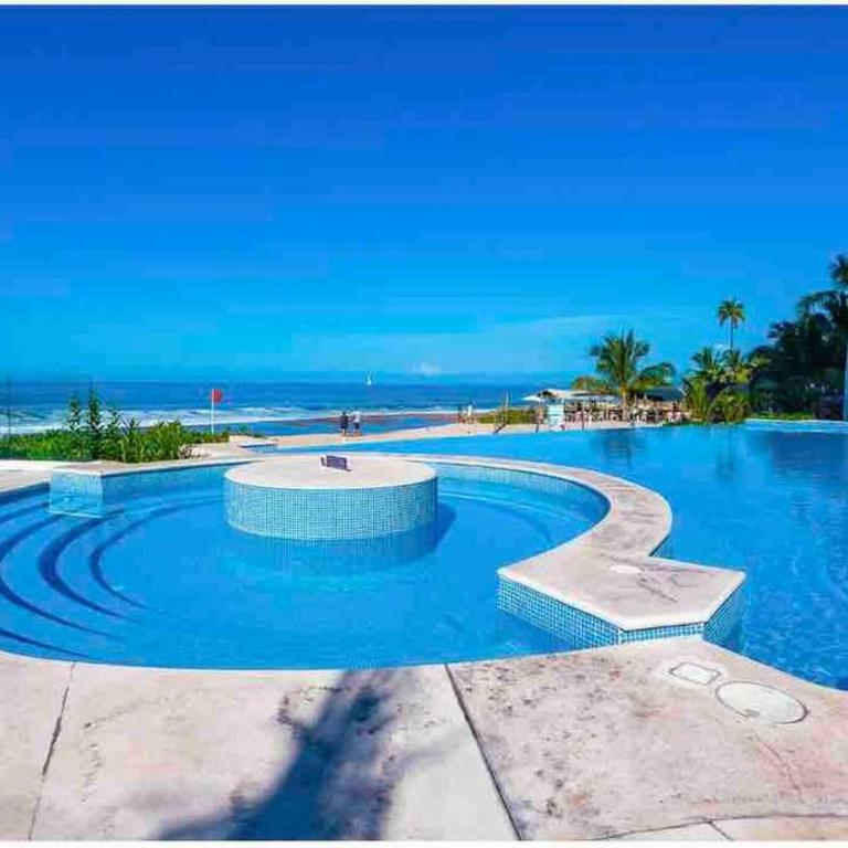 BEACH FRONT~ JACUZZI ~ SPECTACULAR OCEAN VIEWS - Apartamento de 1 dormitorio - 2