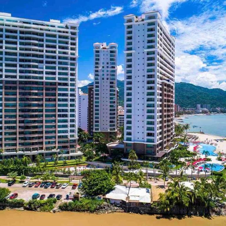 BEACH FRONT~ JACUZZI ~ SPECTACULAR OCEAN VIEWS - Apartamento de 1 dormitorio - 16