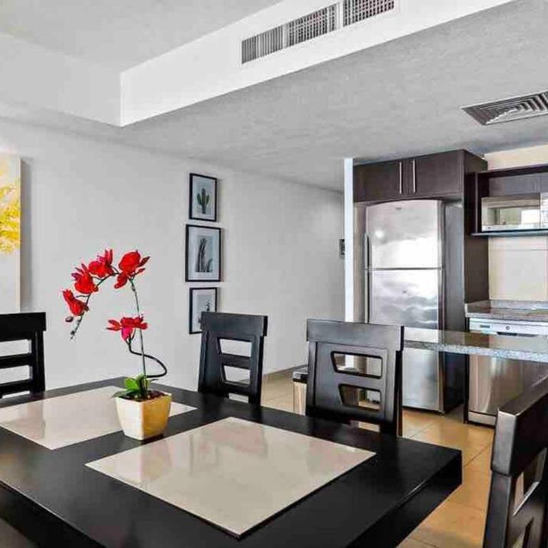 BEACH FRONT~ JACUZZI ~ SPECTACULAR OCEAN VIEWS - Apartamento de 1 dormitorio - 17