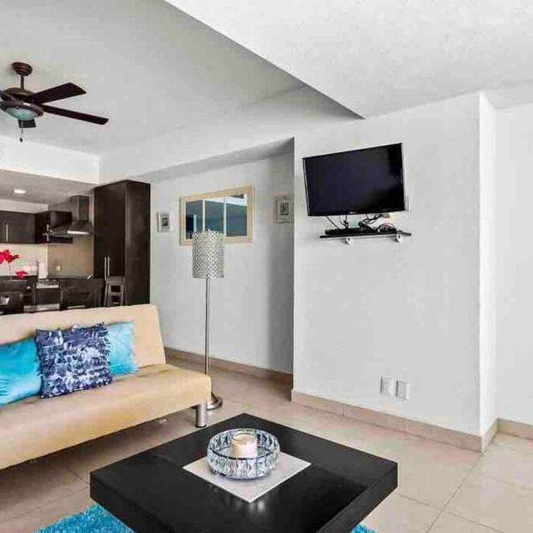 BEACH FRONT~ JACUZZI ~ SPECTACULAR OCEAN VIEWS - Apartamento de 1 dormitorio - 19