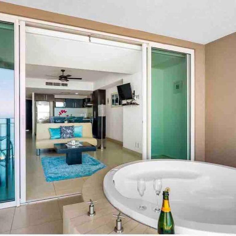 BEACH FRONT~ JACUZZI ~ SPECTACULAR OCEAN VIEWS - Apartamento de 1 dormitorio - 27