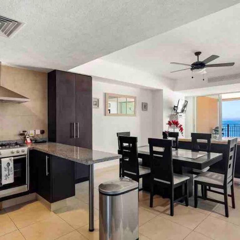 BEACH FRONT~ JACUZZI ~ SPECTACULAR OCEAN VIEWS - Apartamento de 1 dormitorio - 33