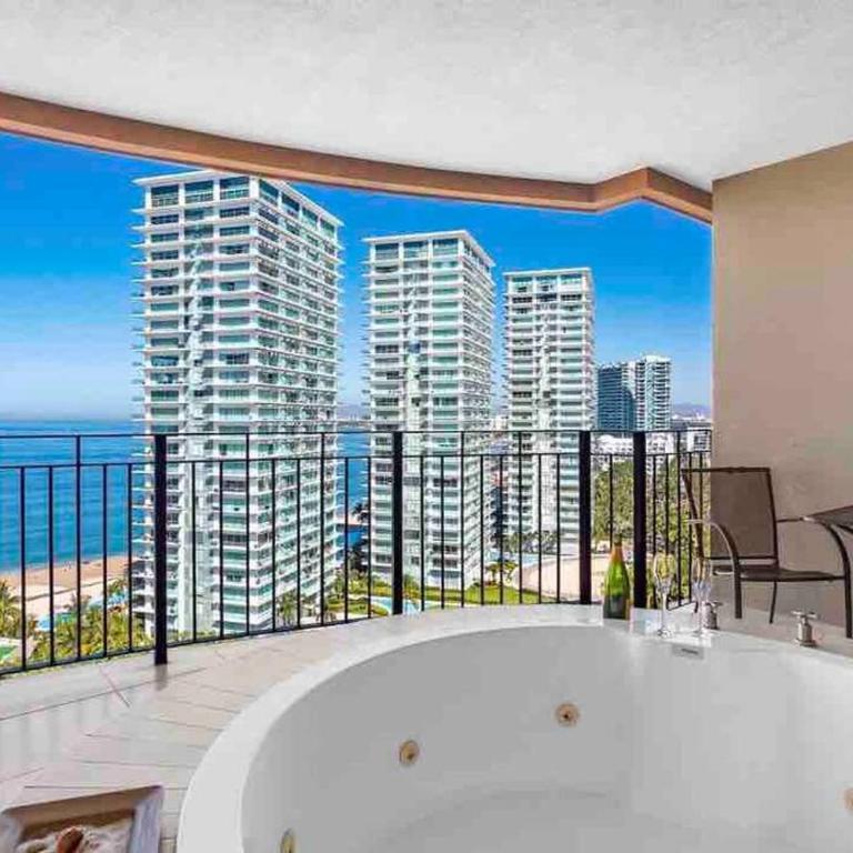 BEACH FRONT~ JACUZZI ~ SPECTACULAR OCEAN VIEWS - Apartamento de 1 dormitorio - 38