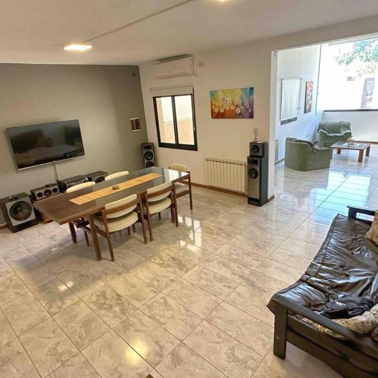 Duplex familiar Nivel Superior - Casa de 3 dormitorios - 3