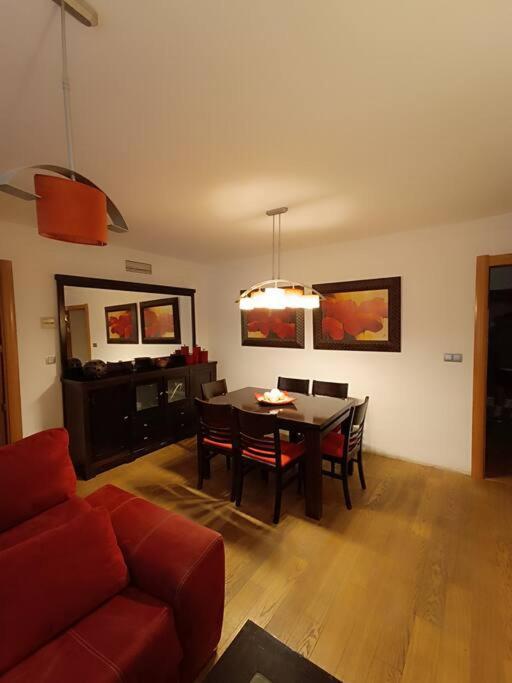 Recogidas Deluxe - Three-Bedroom Apartment - 12