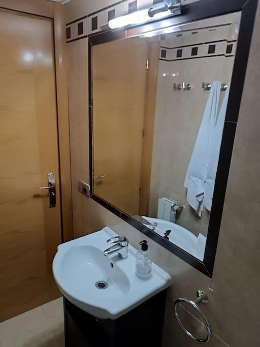 Recogidas Deluxe - Three-Bedroom Apartment - 24