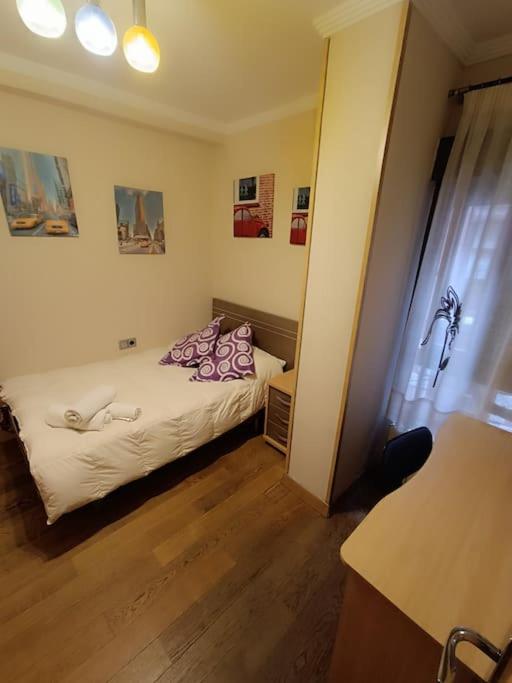 Recogidas Deluxe - Three-Bedroom Apartment - 44