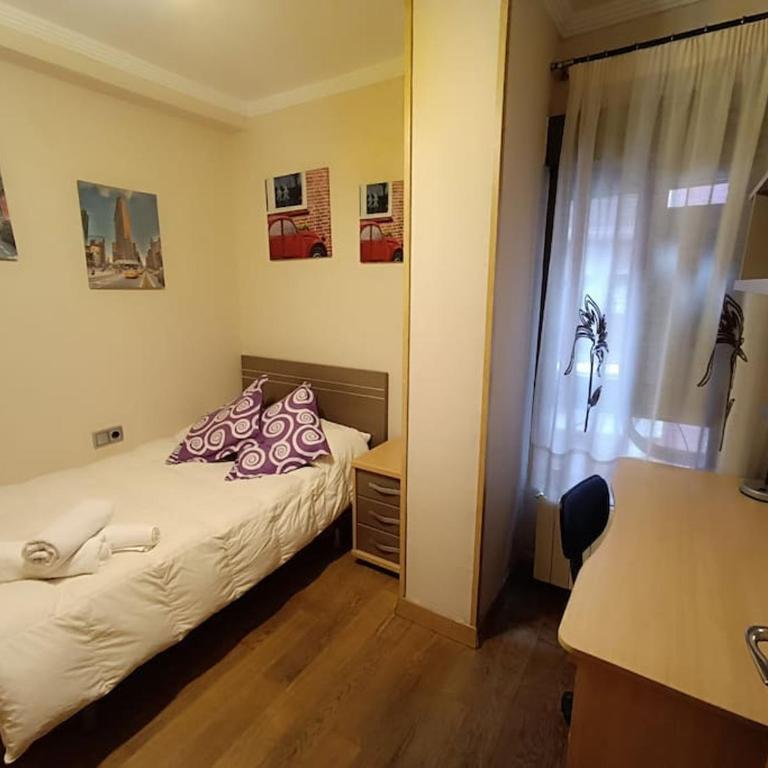 Recogidas Deluxe - Three-Bedroom Apartment - 46