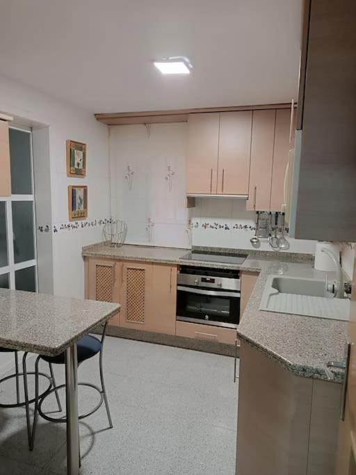 Recogidas Deluxe - Three-Bedroom Apartment - 47