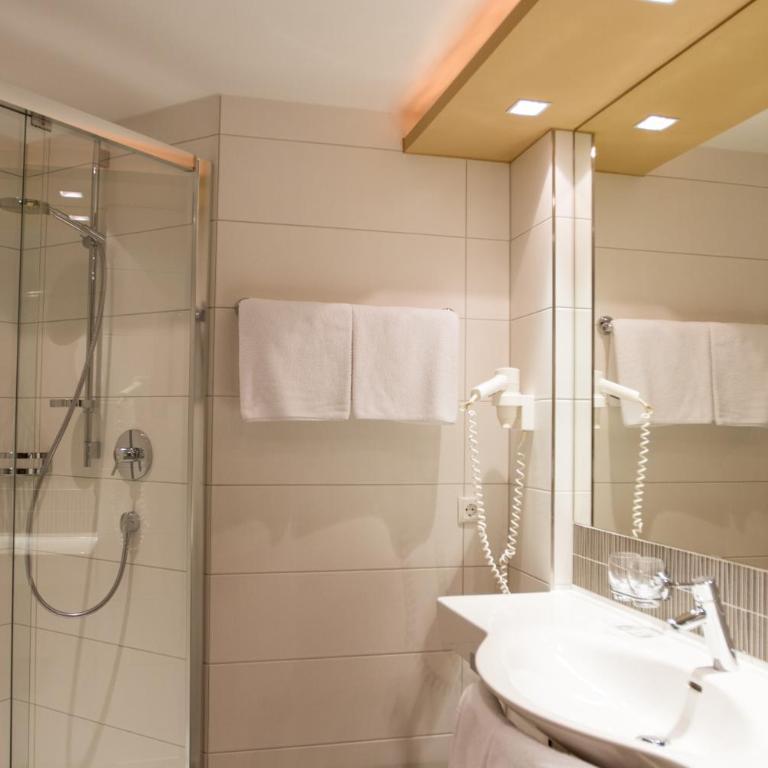 Hotel Garni Astoria - Einzelzimmer mit Balkon - 4