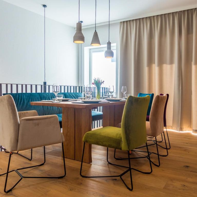 AlpenParks Hotel & Apartment Carpe Solem Mariapfarr - Apartment mit 4 Schlafzimmern und einem Balkon - 5