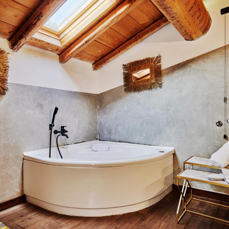 Agriturismo Cascina Mirandola - Camera Queen con Balcone - 3