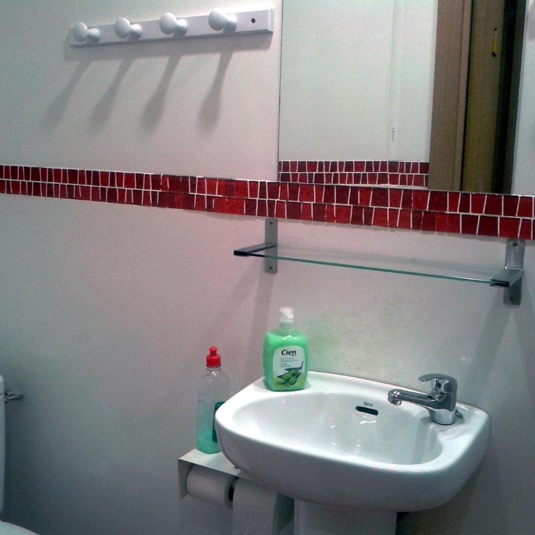 Barcelona Rooms 294 - Habitación Familiar con baño privado y balcón - 5