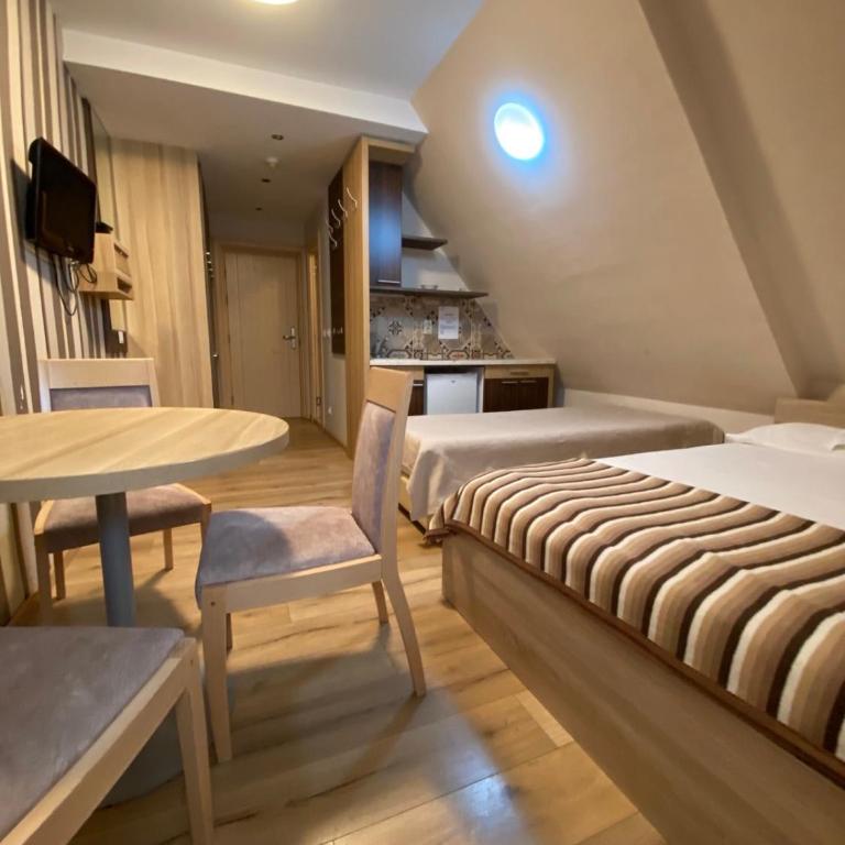 Apartmani Haski Konaci - Standard Twin Room with Sofa - 11