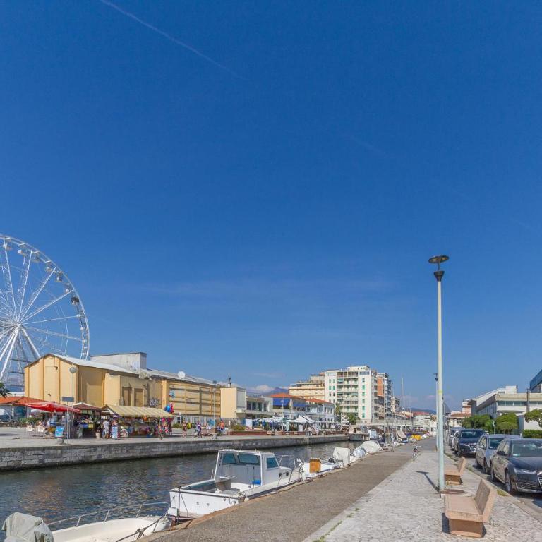 2 Bedroom Beach Front Home In Viareggio - Casa Vacanze con 2 Camere da Letto - 14