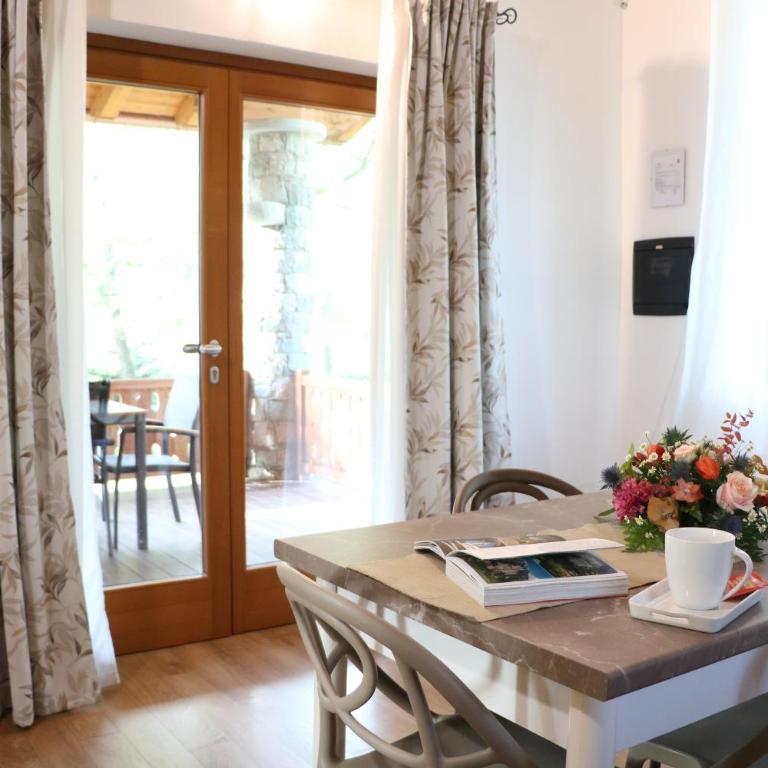 Lazy Bee Camping Village - Two-Bedroom Chalet - 7