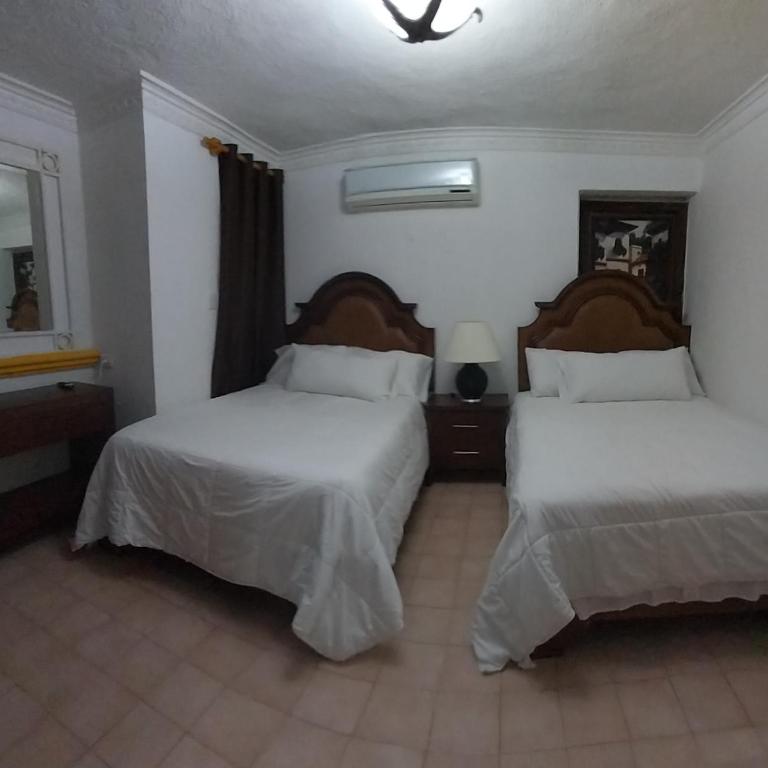 Hermosa casa cuatro recámaras independientes CA - Villa - 12