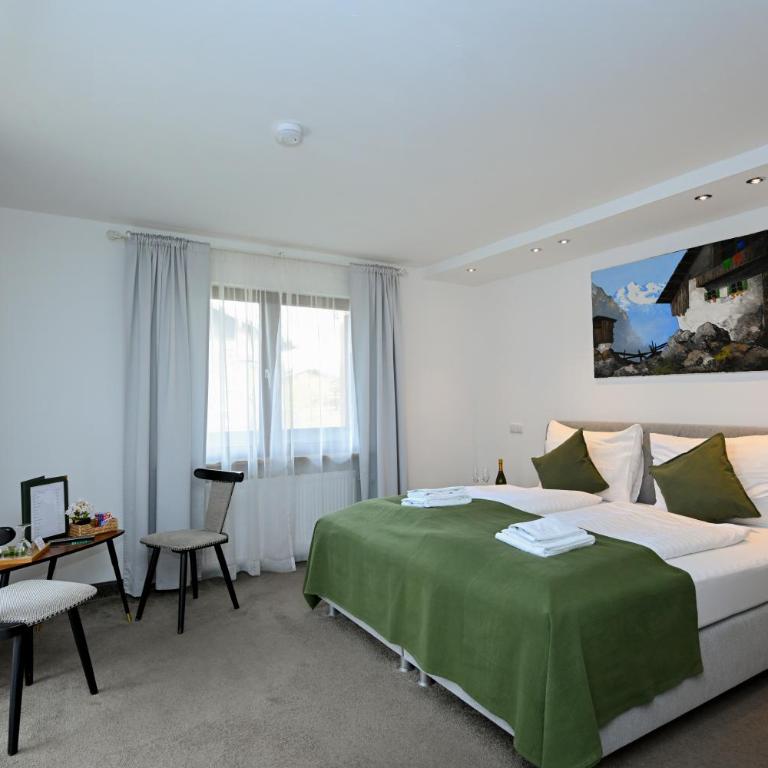 Hardi's Hotel - Superior Doppelzimmer mit Balkon - 4