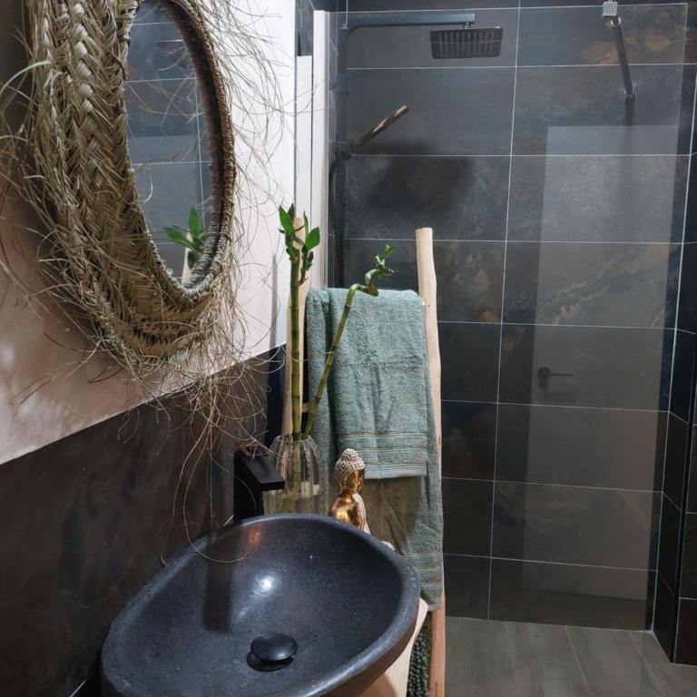 Apartamento completo distancia 350m Chamartin - One-Bedroom Apartment - 16