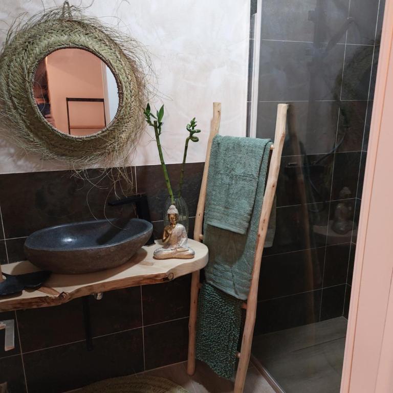 Apartamento completo distancia 350m Chamartin - One-Bedroom Apartment - 15