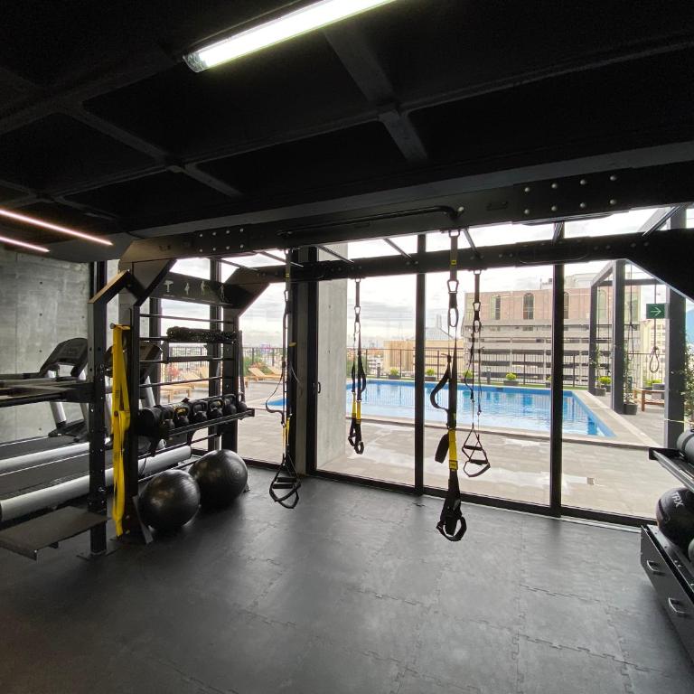 Lux 2 bedroom apartment, swimming pool, gym and free parking spot in Macro Plaza area - Two-Bedroom Apartment - 40