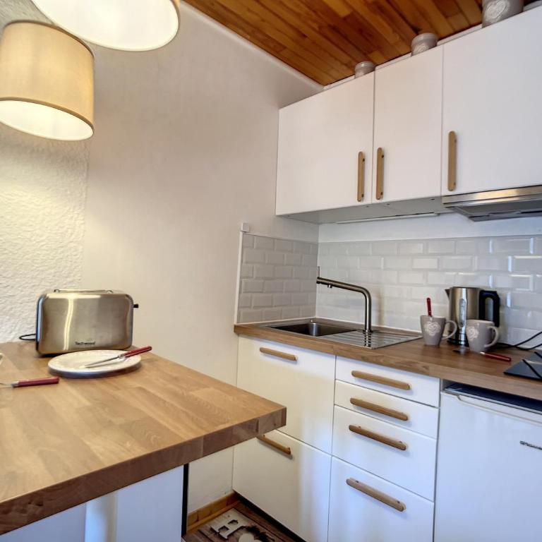 Appartement rénové proche pistes, balcon et commerces - FR-1-688-65 - Appartement - 5