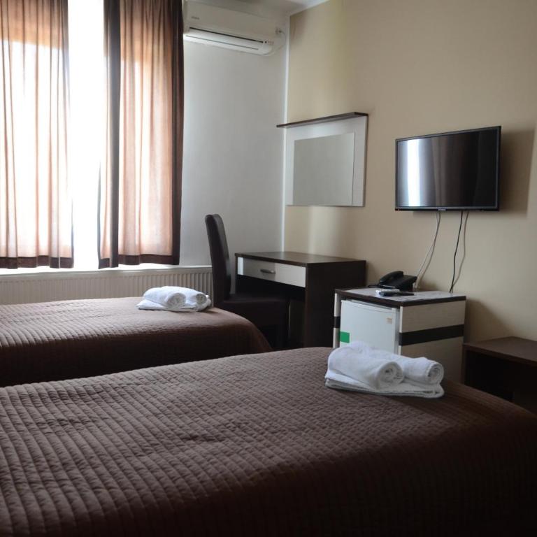 Garni Hotel Lion - Porodična Soba - 1