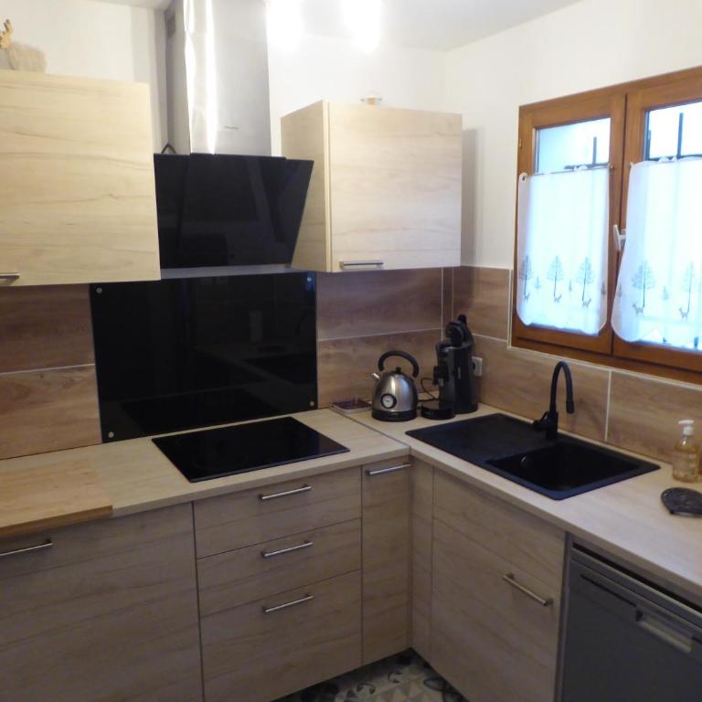 le chalet Cerdan - classé 3 étoiles - 5 personnes - 2 chambres- parking -garage-jardin-WIFI-rénové en 2023 - Chalet 2 Chambres - 9
