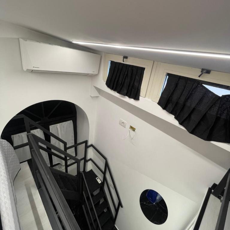 Lux House Naples Airport - Camera Tripla Economy con Bagno in Comune - 14