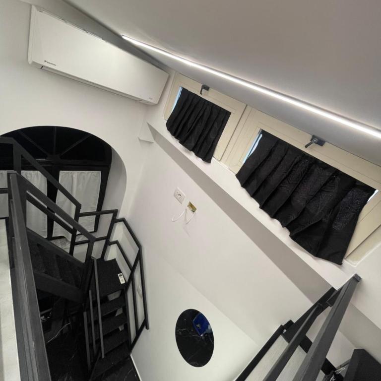 Lux House Naples Airport - Camera Tripla Economy con Bagno in Comune - 10