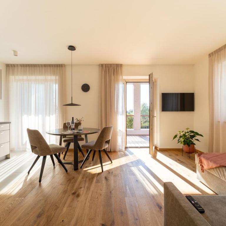 Apartments Villa Julia - Apartment mit Balkon - 2
