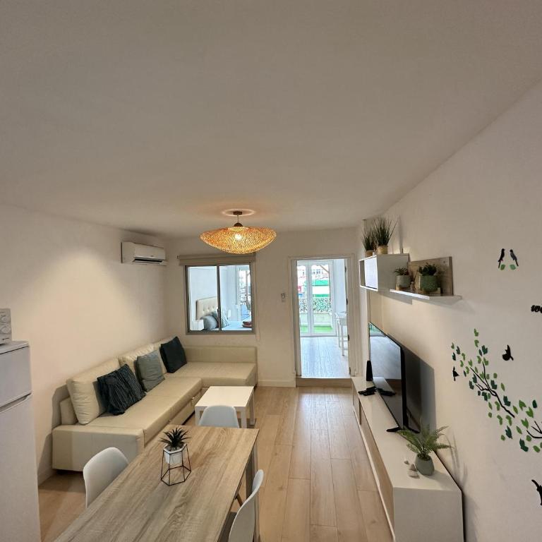 Central Apartment with Terrace & Seasonal Pool Walking Distance to the Beach by Namaste Elite - Apartamento de 1 dormitorio - 4