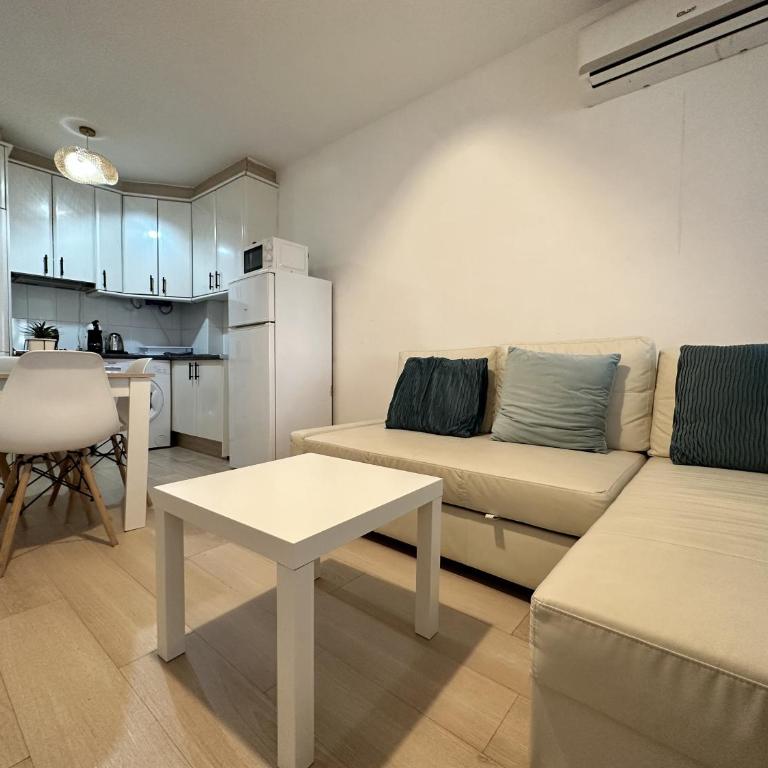 Central Apartment with Terrace & Seasonal Pool Walking Distance to the Beach by Namaste Elite - Apartamento de 1 dormitorio - 13