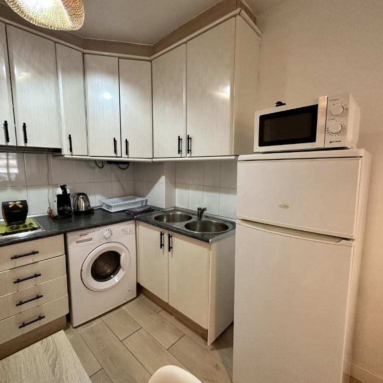 Central Apartment with Terrace & Seasonal Pool Walking Distance to the Beach by Namaste Elite - Apartamento de 1 dormitorio - 11