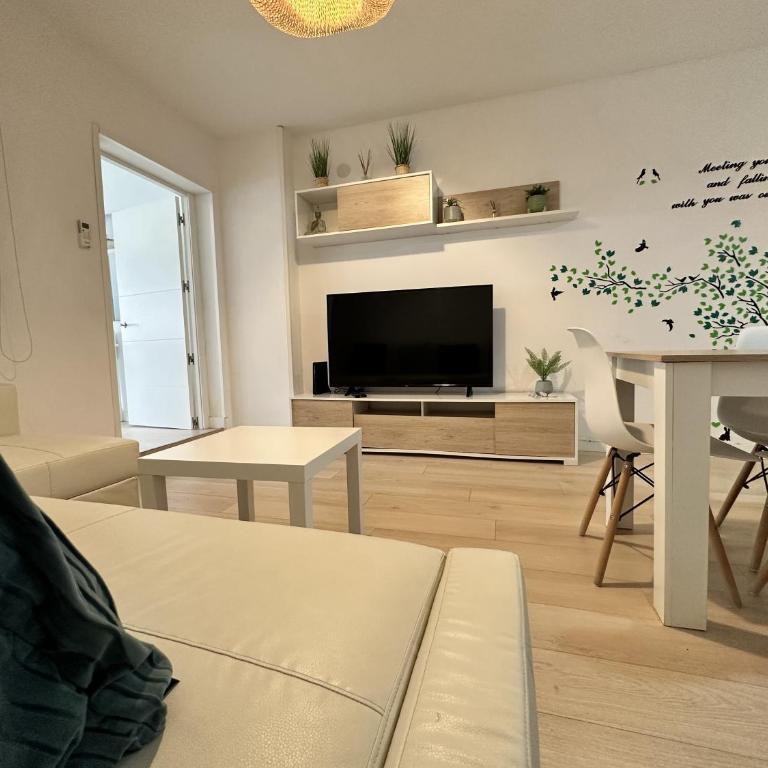 Central Apartment with Terrace & Seasonal Pool Walking Distance to the Beach by Namaste Elite - Apartamento de 1 dormitorio - 12