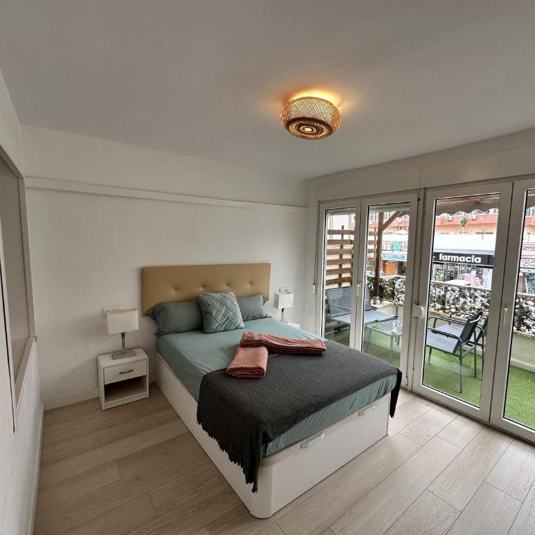 Central Apartment with Terrace & Seasonal Pool Walking Distance to the Beach by Namaste Elite - Apartamento de 1 dormitorio - 1