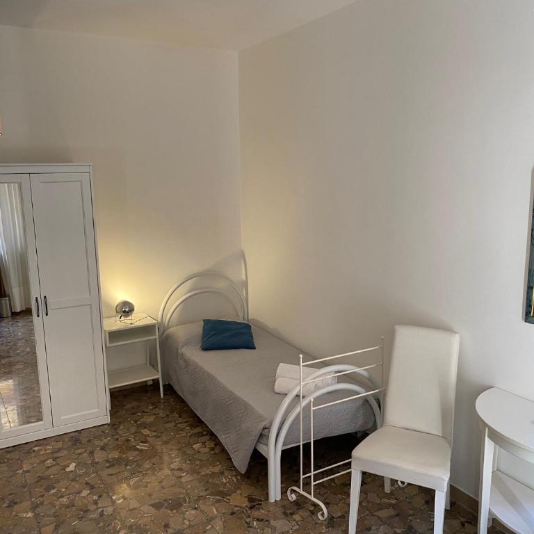 All'Arena - Triple Room with Shared Bathroom - 10