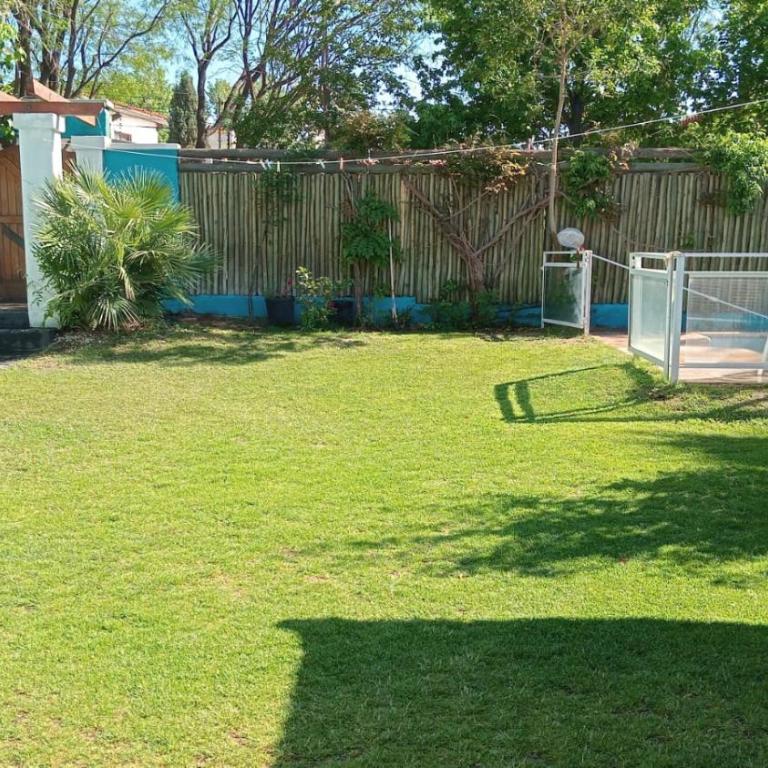 "CASA MÁGICA" ----------El precio es sin los impuestos!---- - Casa de 3 dormitorios - 50
