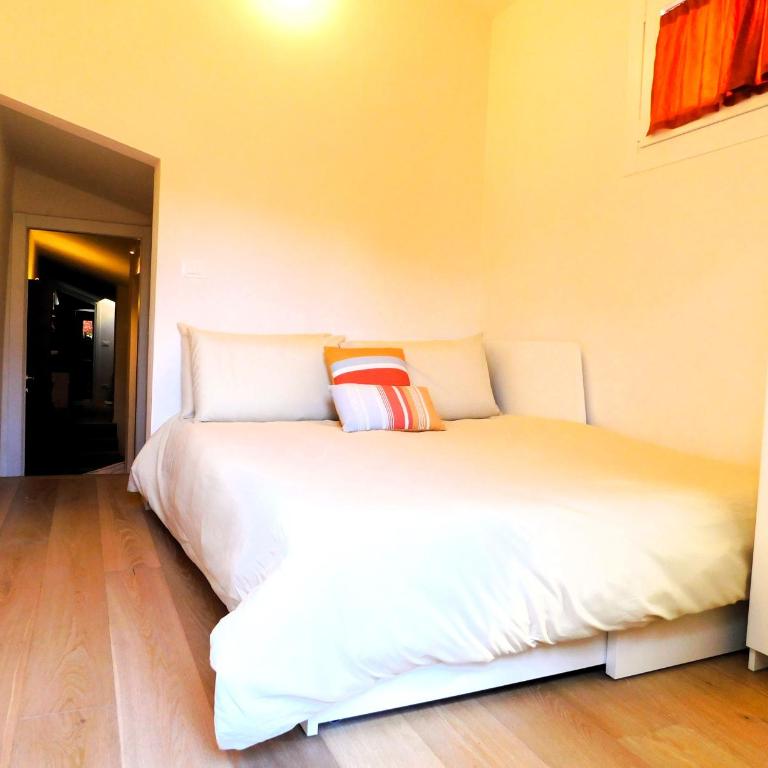 Piazza Maggiore Santa Margherita Rooms - Queen Room with Balcony - 1