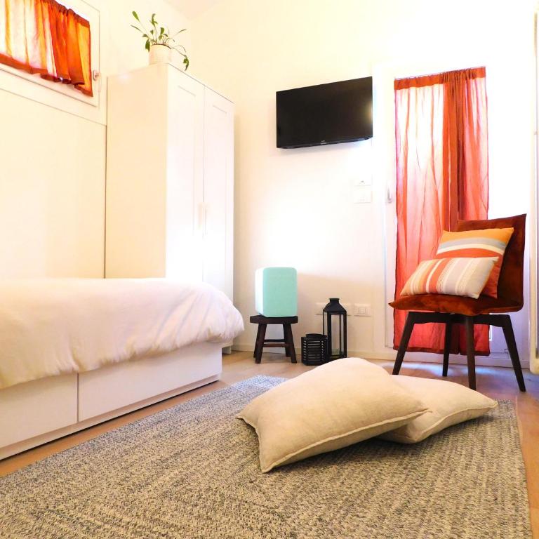 Piazza Maggiore Santa Margherita Rooms - Queen Room with Balcony - 4