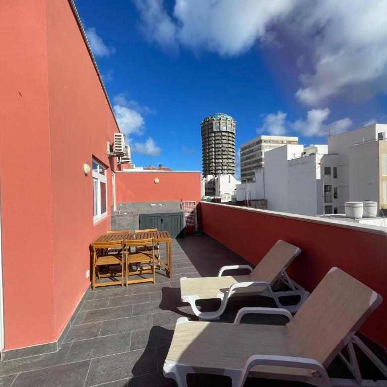 Aticos con terraza Rosamar - Apartamento Deluxe de 1 dormitorio - 2