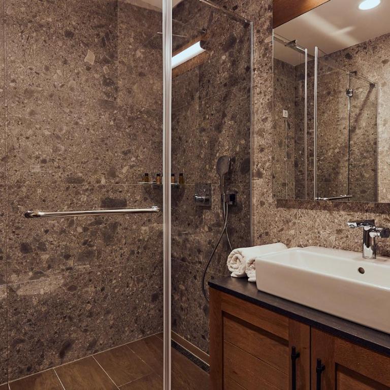 Grey Hotel Kopaonik - Deluxe Double or Twin Room with Mountain View - 5