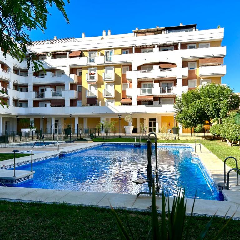 Spacious, comfortable and close to the beach - Three-Bedroom Apartment - 27