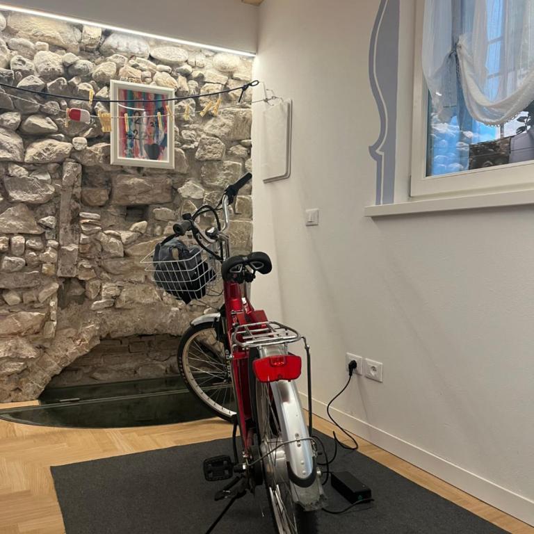 La Piccola Casa al Lago - Intera casa con 3 camere e 2 box - Casa con 3 Camere da Letto - 10