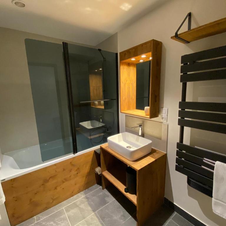 Le Clos Casi - 3 Vallées - Ski - Cures thermales - Appartement 3 Chambres - 8